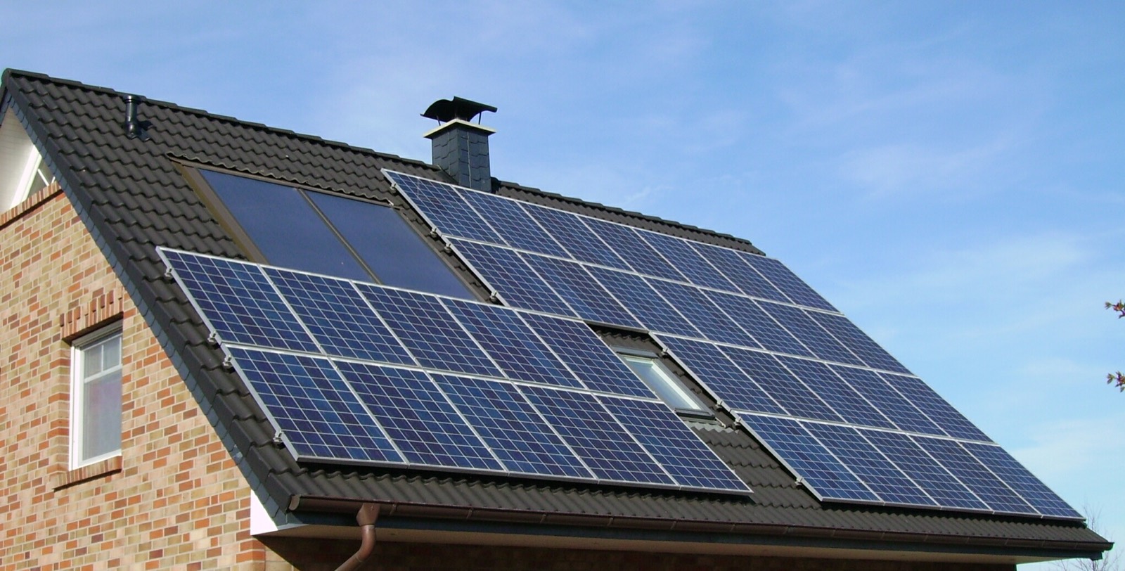 Panneaux solaires sur une toiture